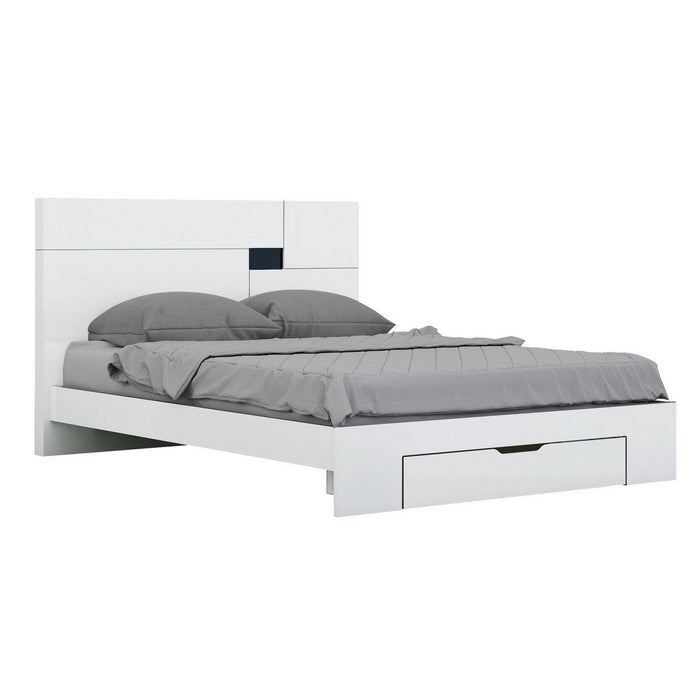 Homeroots White Queen Bedcrafted from Sturdy Solid Wood